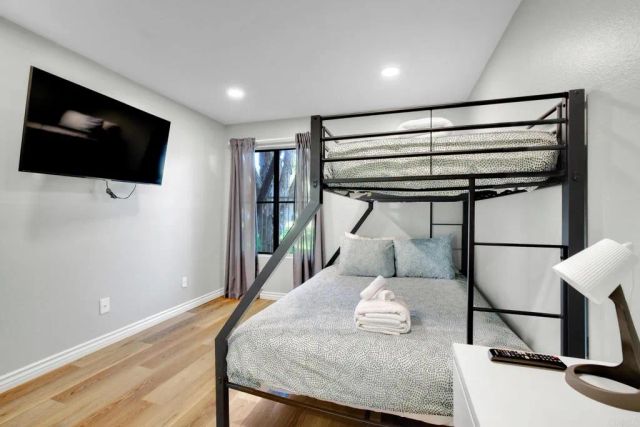 1251 Parker Pl. 2J, San Diego, CA 92109