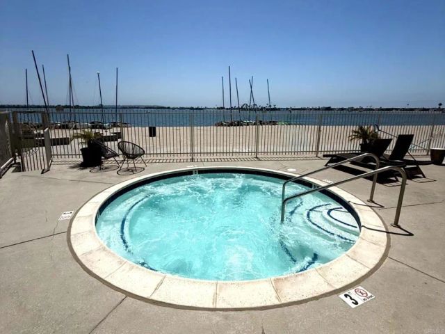 1251 Parker Pl. 2J, San Diego, CA 92109
