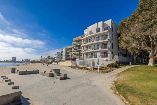 1251 Parker Pl. 2J, San Diego, CA 92109