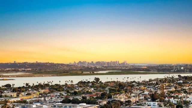 1251 Parker Pl. 2J, San Diego, CA 92109