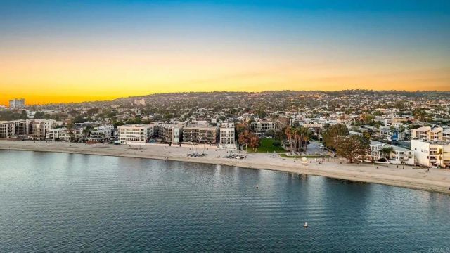 1251 Parker Pl. 2J, San Diego, CA 92109