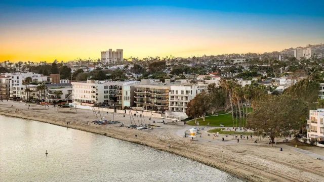 1251 Parker Pl. 2J, San Diego, CA 92109