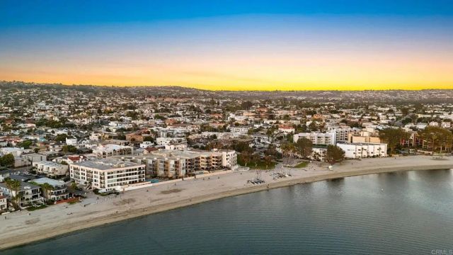 1251 Parker Pl. 2J, San Diego, CA 92109