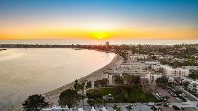 1251 Parker Pl. 2J, San Diego, CA 92109