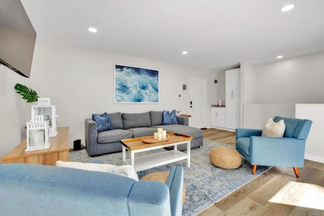 1251 Parker Pl. 2J, San Diego, CA 92109