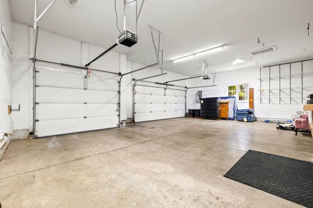 14591 Wildwood Drive, Clive, IA 50325