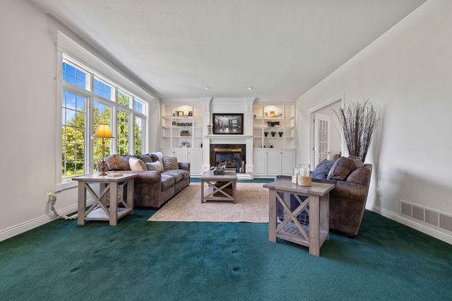 14591 Wildwood Drive, Clive, IA 50325