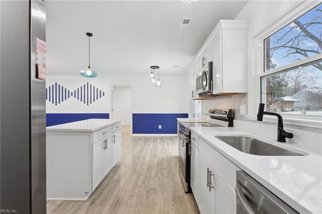 426 Nicewood DR, Newport News, VA 23602