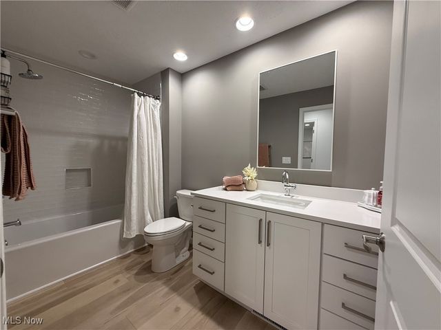 9008 Riverwood Drive, North Ridgeville, OH 44039