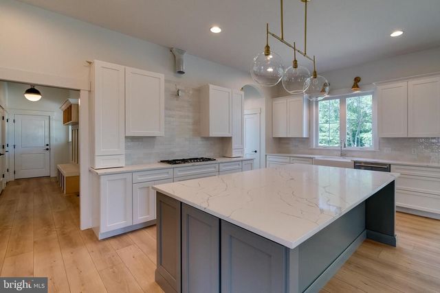 504 CHELTENHAM CT, Lititz, PA 17543