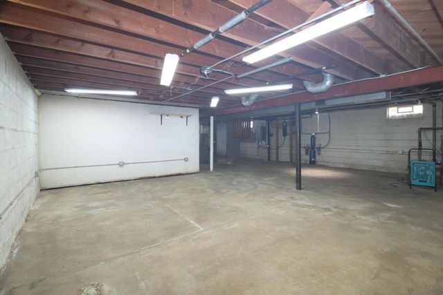 6745 N 56th STREET, Milwaukee, WI 53223