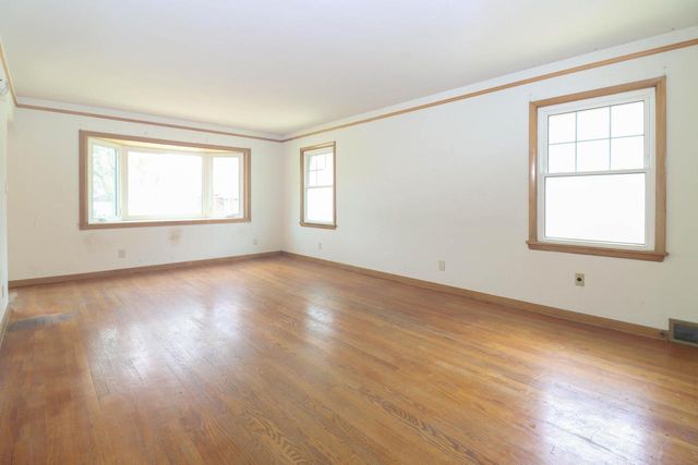 6745 N 56th STREET, Milwaukee, WI 53223