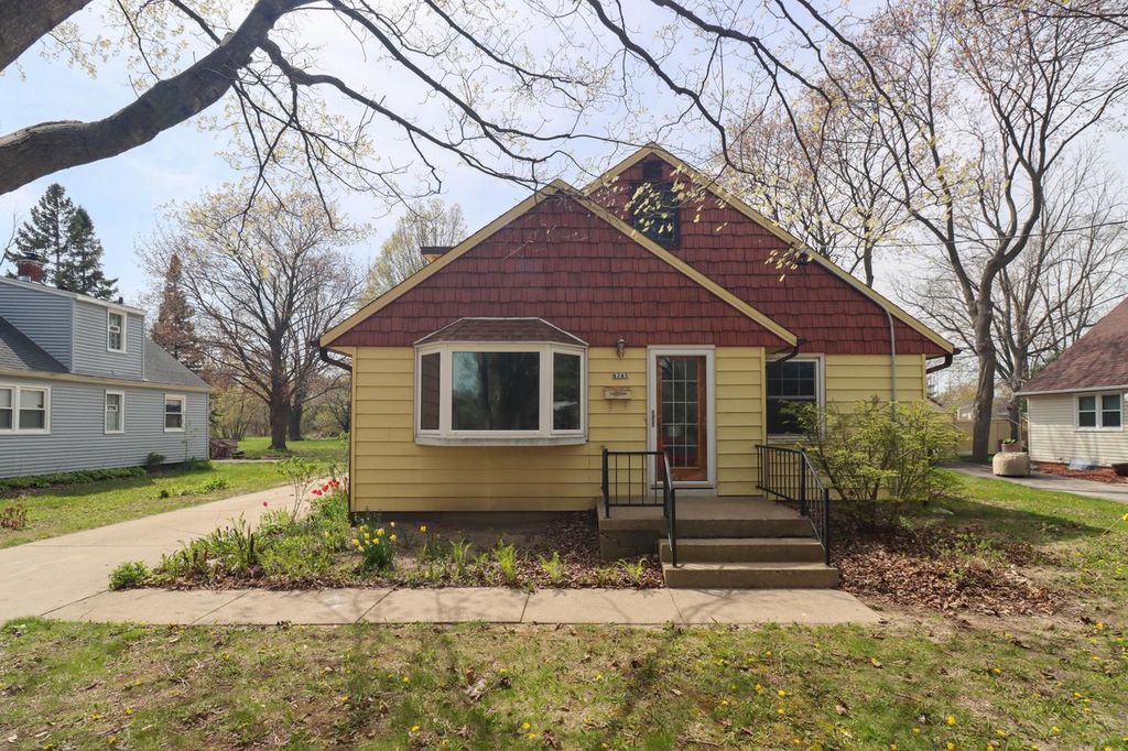 6745 N 56th STREET, Milwaukee, WI 53223