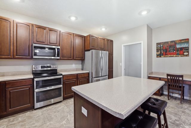 7243 N Red Hill Road, Ellettsville, IN 47429