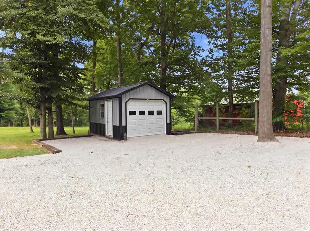 7243 N Red Hill Road, Ellettsville, IN 47429