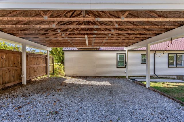 3094 Williamsport Pike, Columbia, TN 38401