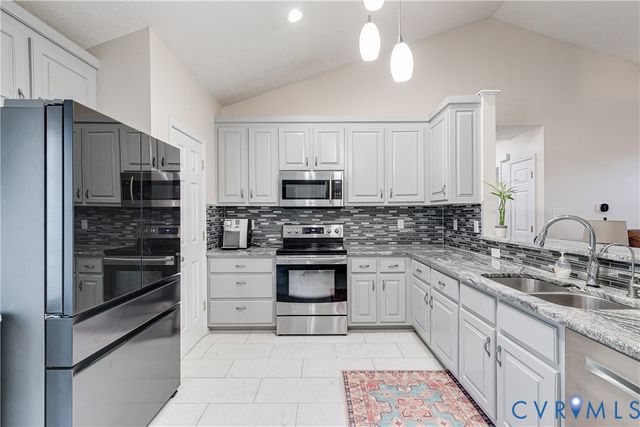 10068 Holly Rd, Mechanicsville, VA 23116