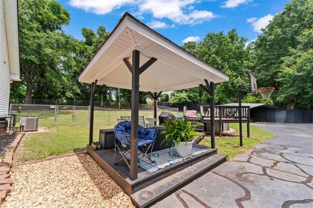 238 Apple Valley Road, Commerce, GA 30529