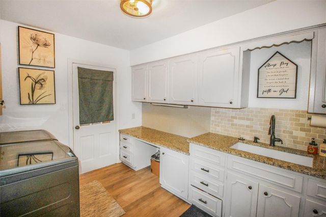 536 Oak Drive, Lake Jackson, TX 77566