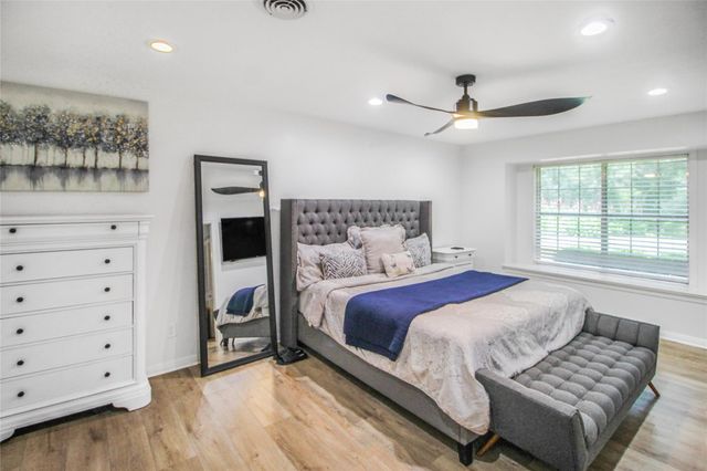 536 Oak Drive, Lake Jackson, TX 77566