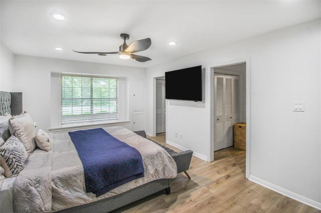 536 Oak Drive, Lake Jackson, TX 77566