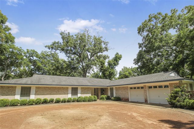 536 Oak Drive, Lake Jackson, TX 77566