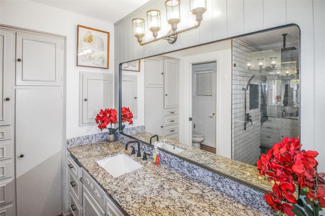 536 Oak Drive, Lake Jackson, TX 77566