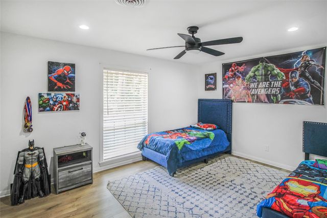 536 Oak Drive, Lake Jackson, TX 77566