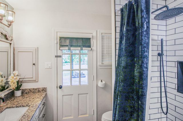 536 Oak Drive, Lake Jackson, TX 77566