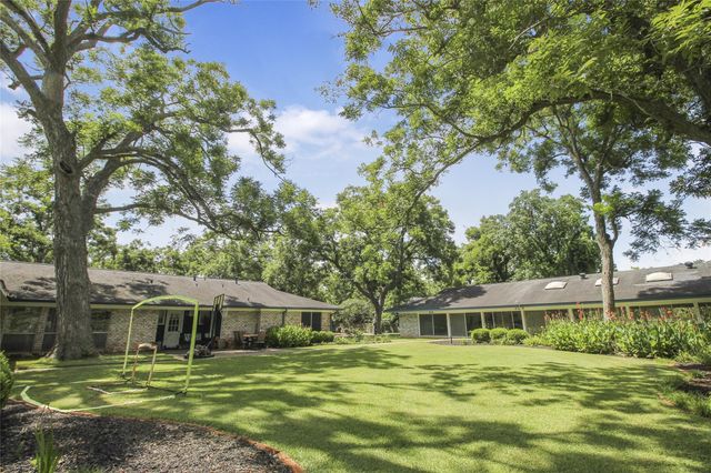 536 Oak Drive, Lake Jackson, TX 77566
