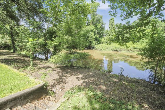 536 Oak Drive, Lake Jackson, TX 77566