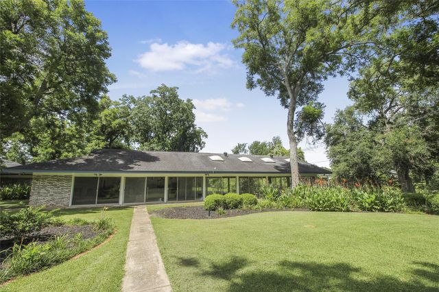 536 Oak Drive, Lake Jackson, TX 77566