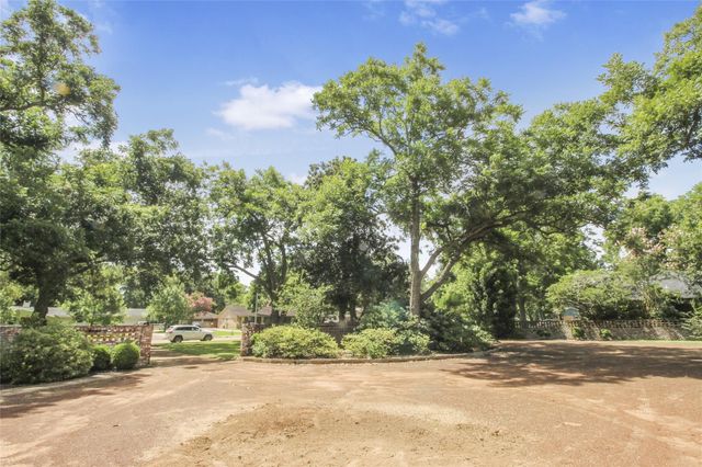 536 Oak Drive, Lake Jackson, TX 77566