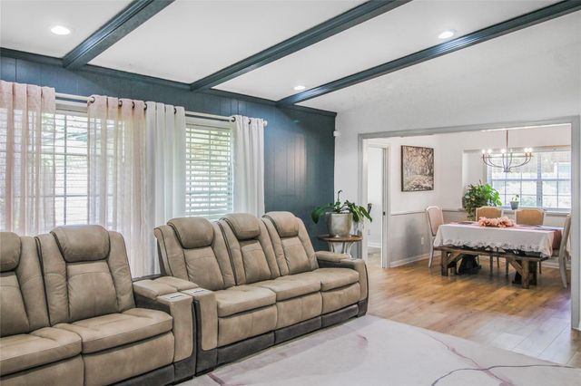 536 Oak Drive, Lake Jackson, TX 77566