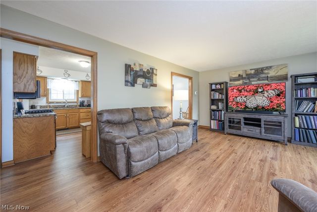 412 Lincoln Avenue, Cuyahoga Falls, OH 44221