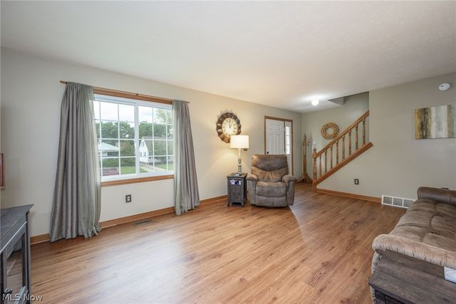 412 Lincoln Avenue, Cuyahoga Falls, OH 44221
