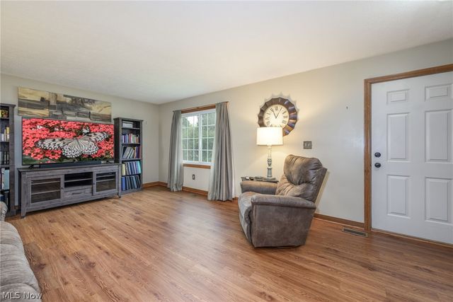 412 Lincoln Avenue, Cuyahoga Falls, OH 44221