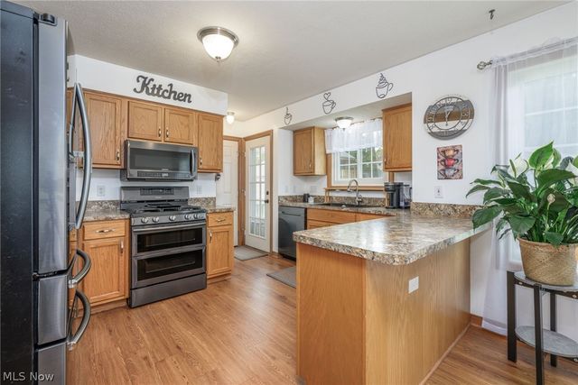 412 Lincoln Avenue, Cuyahoga Falls, OH 44221
