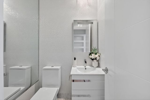 30 Bluebell Lane, Hillsborough, CA 94010