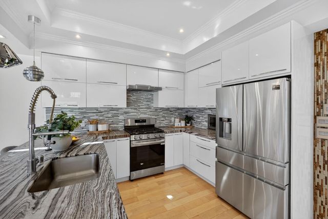 30 Bluebell Lane, Hillsborough, CA 94010