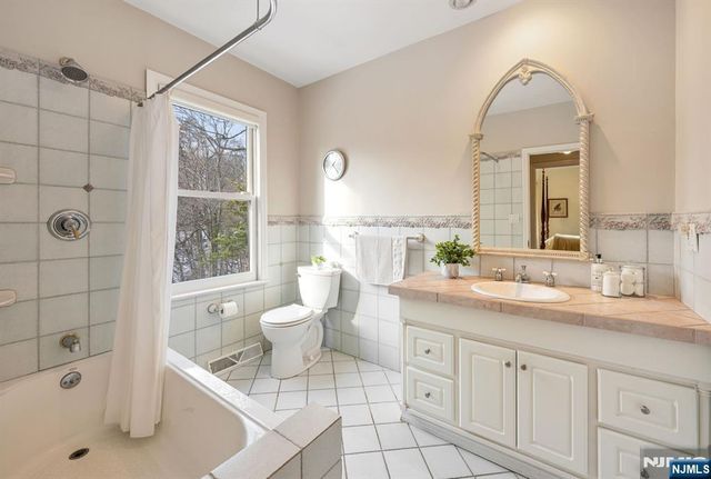 22 Knollwood Drive, Ho-ho-kus, NJ 07423