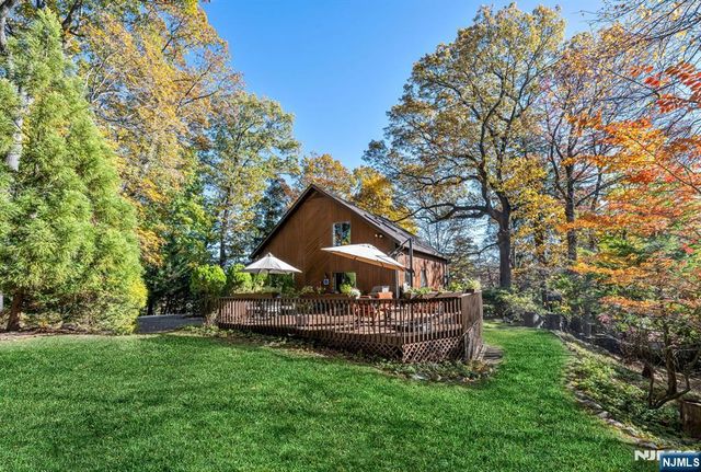 22 Knollwood Drive, Ho-ho-kus, NJ 07423