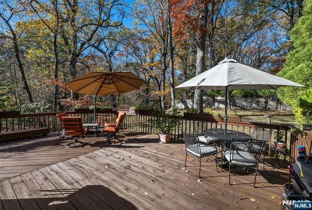 22 Knollwood Drive, Ho-ho-kus, NJ 07423