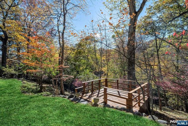 22 Knollwood Drive, Ho-ho-kus, NJ 07423