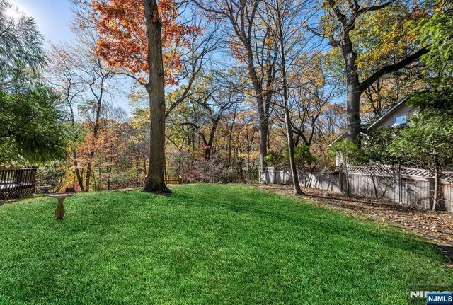 22 Knollwood Drive, Ho-ho-kus, NJ 07423