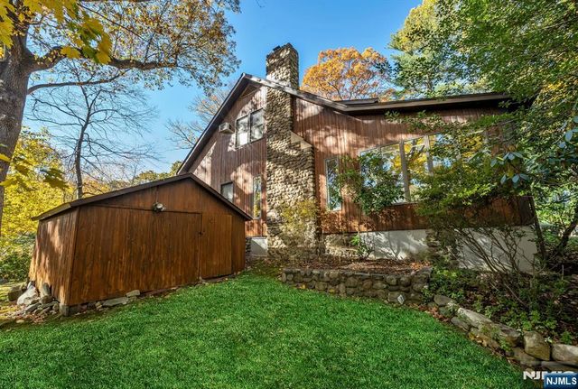 22 Knollwood Drive, Ho-ho-kus, NJ 07423