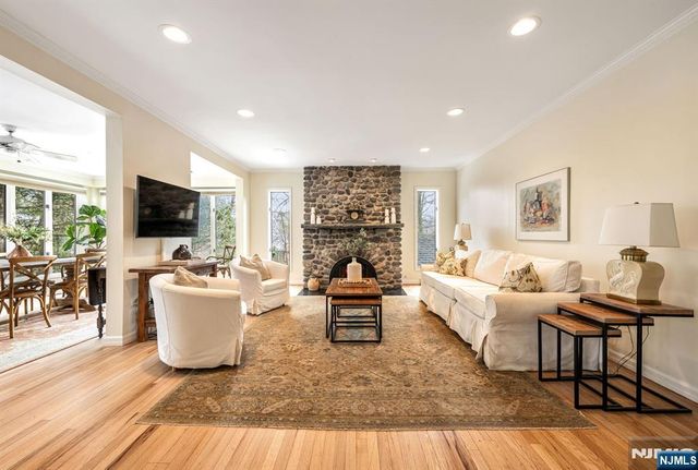 22 Knollwood Drive, Ho-ho-kus, NJ 07423