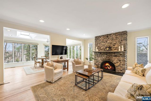 22 Knollwood Drive, Ho-ho-kus, NJ 07423