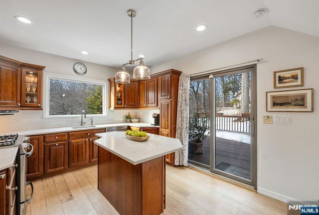 22 Knollwood Drive, Ho-ho-kus, NJ 07423