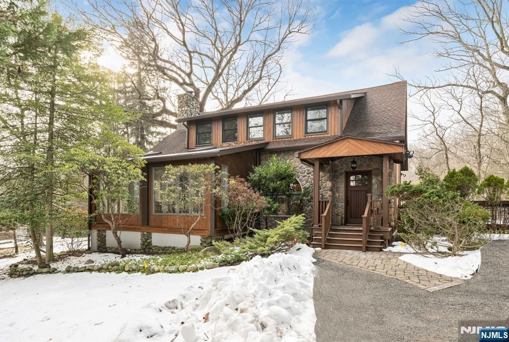 22 Knollwood Drive, Ho-ho-kus, NJ 07423